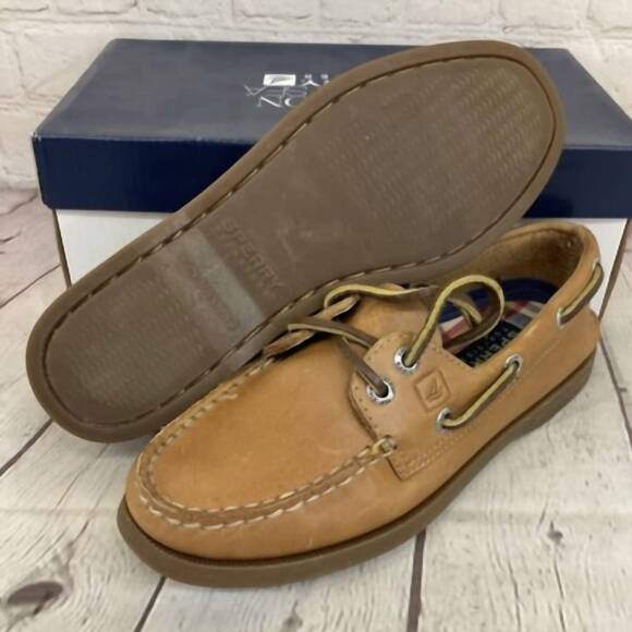 NEW SPERRY men's authentic original sahara boat shoes in honey